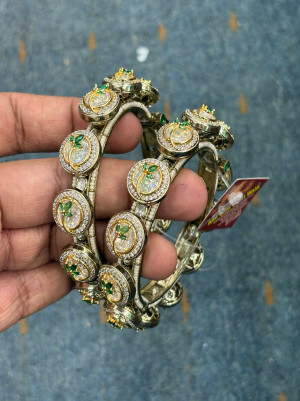 Mosonaite Bangle Pacheli (Openable)