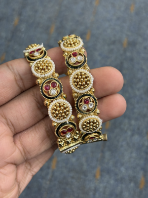 Heritage Pearl Beaded (Openable)